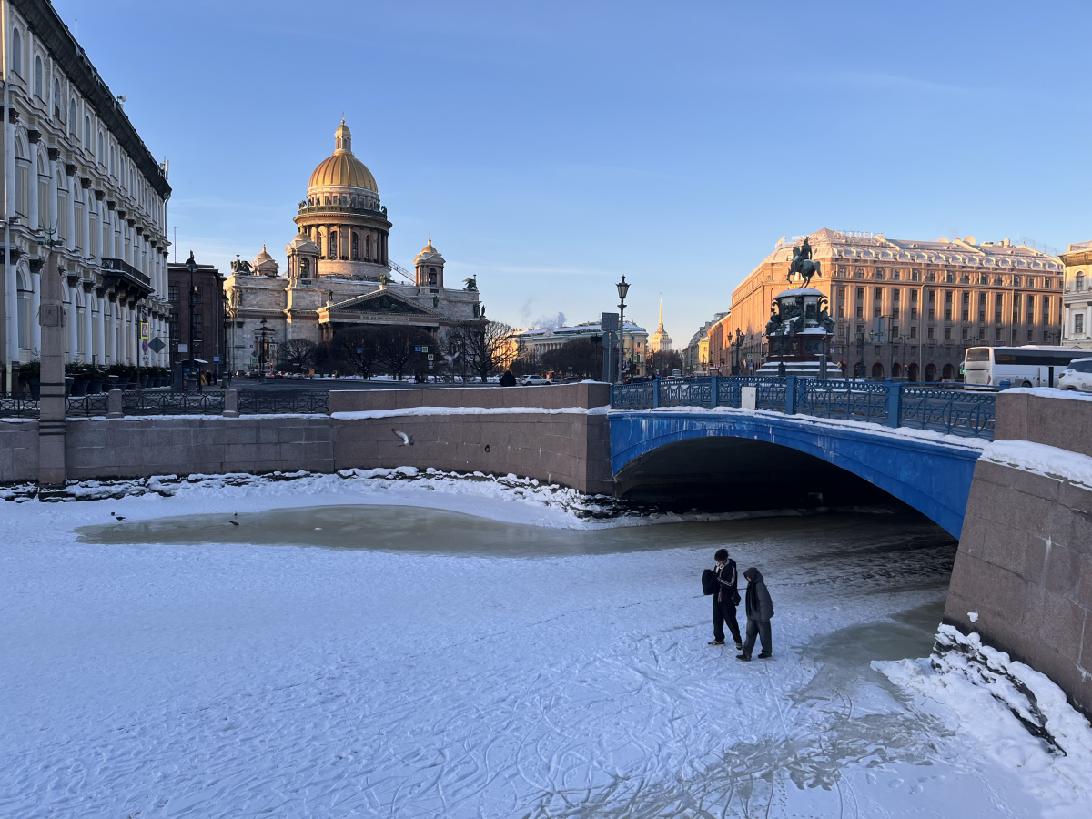 Синий мост, Заксобрание, памятник Николаю I, Исаакиевский собор, река Мойка