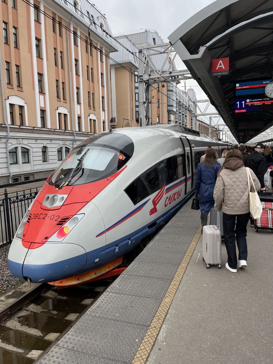 Сапсан и Аврора между Санкт-Петербургом и Москвой